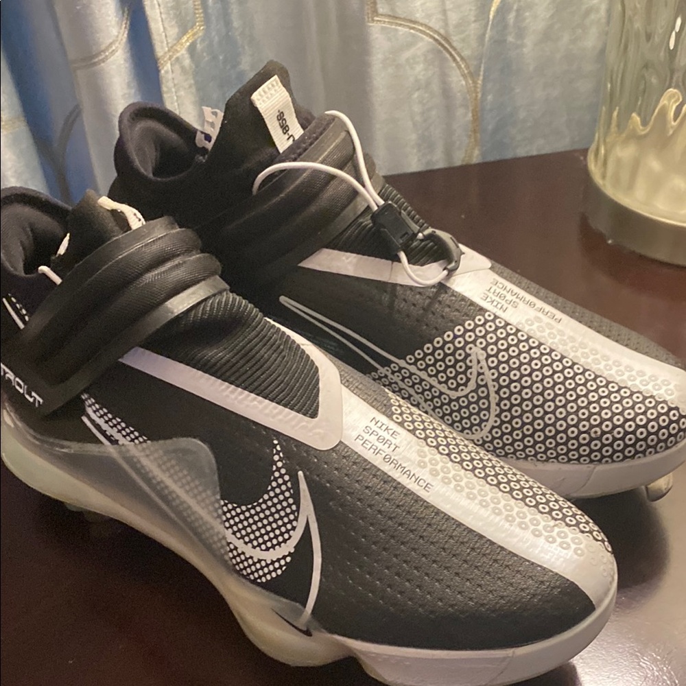 Nike Baseball Trout cleats men’s size 10.5. Worn only once.